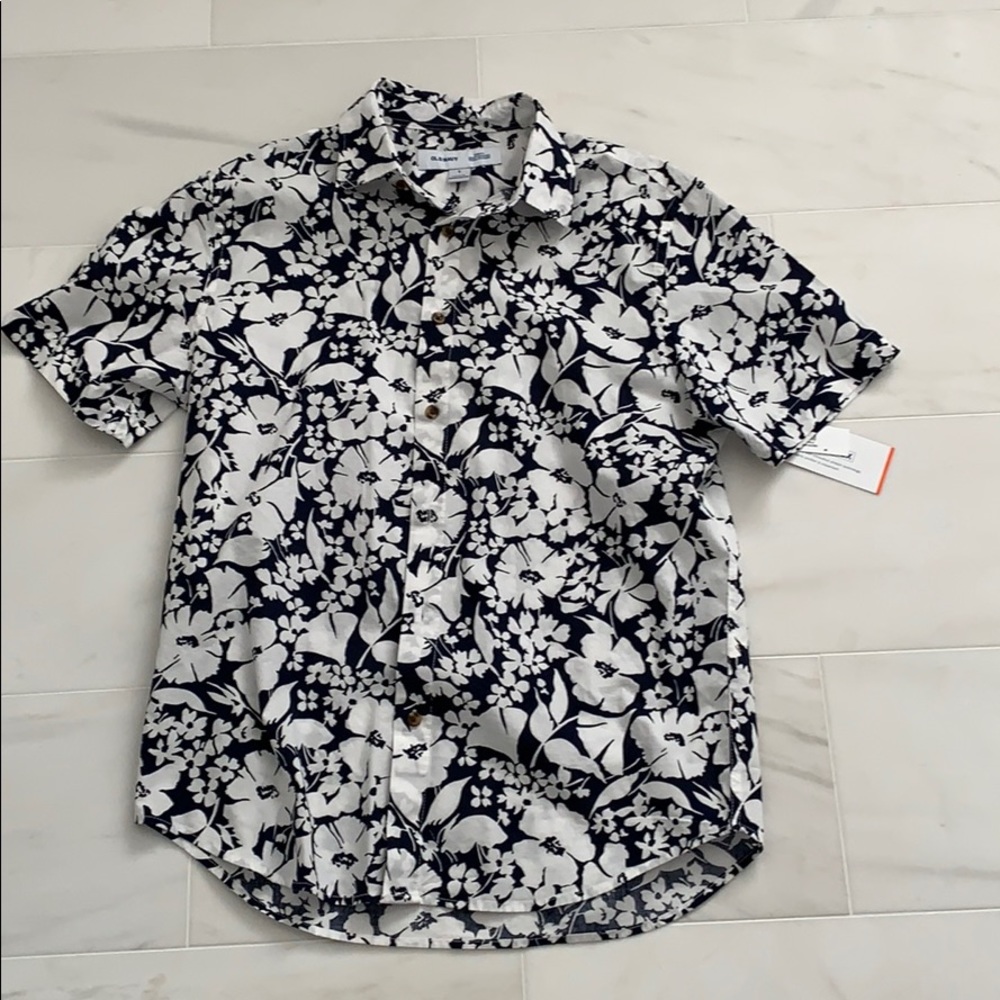 Short sleeve button down